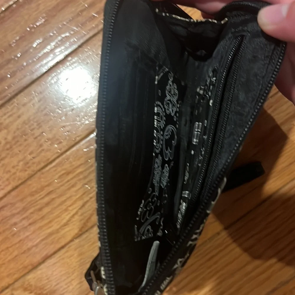 Wallets - Picture 3 of 4